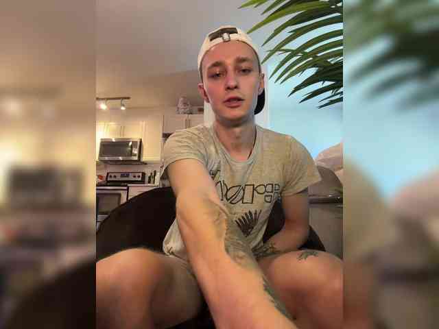 Max Xxl (25, White Cam Boy) performing ass fucking.