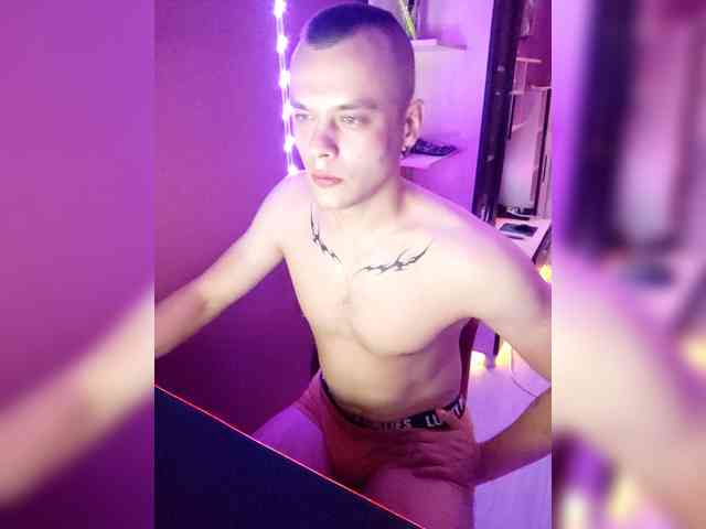 Artemis (25, Hispanic Cam Boy) performing Live Sex.